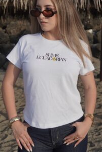 Básica She is Ecuadorian